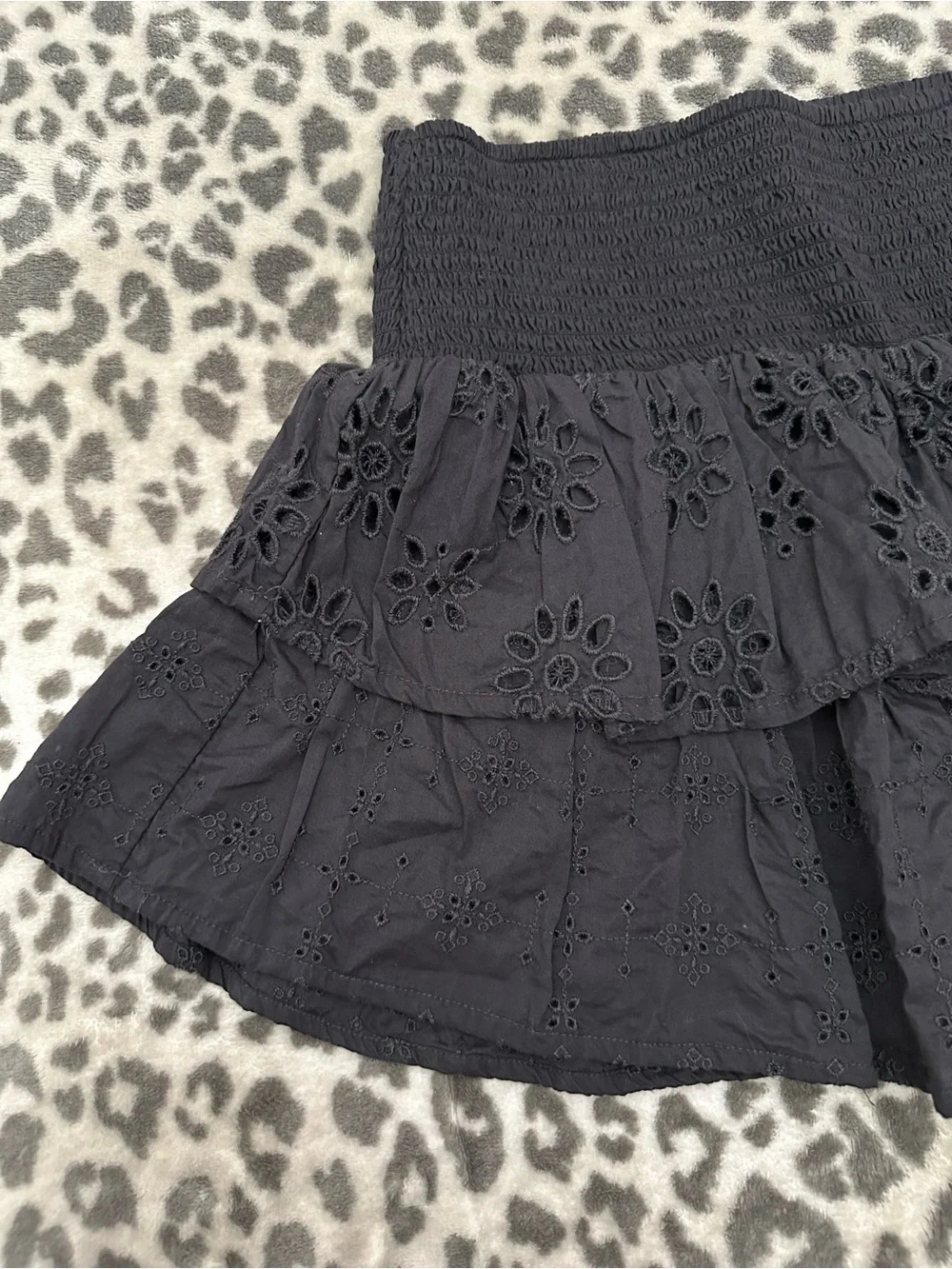 American Eagle Smock Waist Eyelet Tiered Mini Skirt in Black / Dark Gray Size XS - Picture 5 of 14
